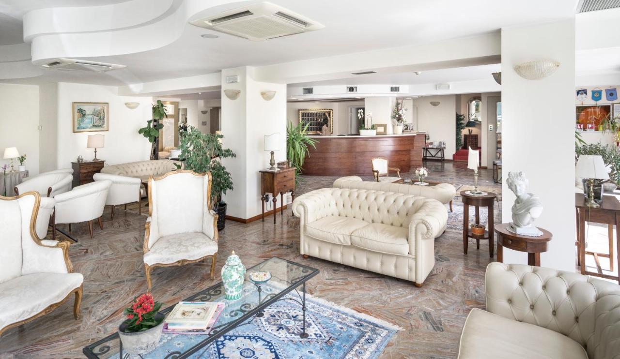 Hotel Apollo リッチョーネ エクステリア 写真
