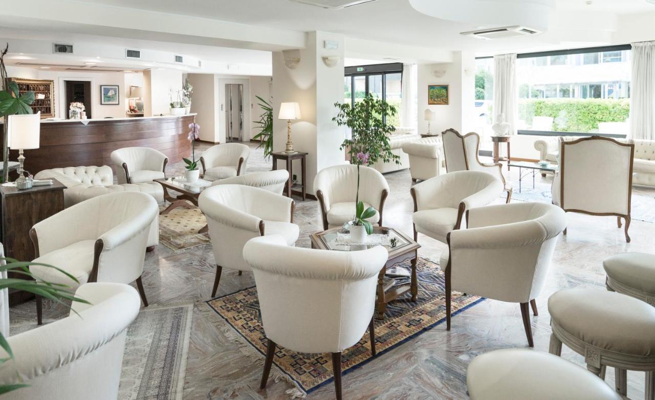 Hotel Apollo リッチョーネ エクステリア 写真