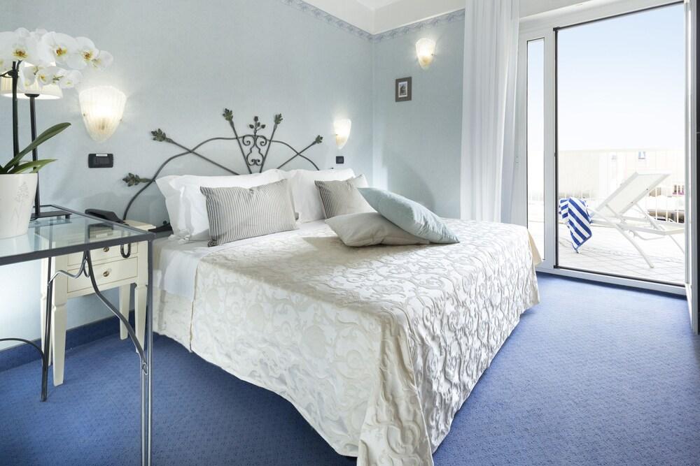 Hotel Apollo リッチョーネ エクステリア 写真