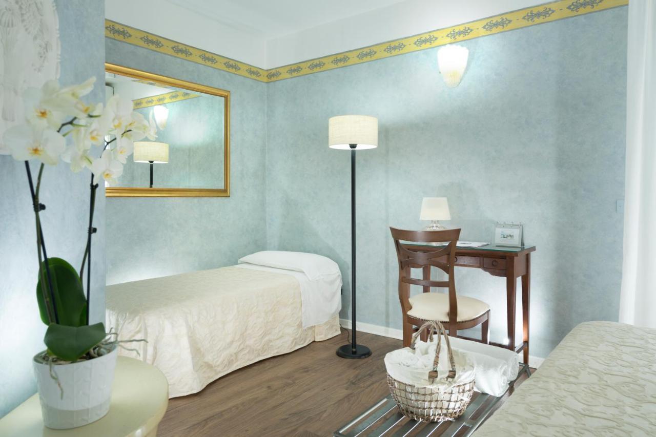 Hotel Apollo リッチョーネ エクステリア 写真
