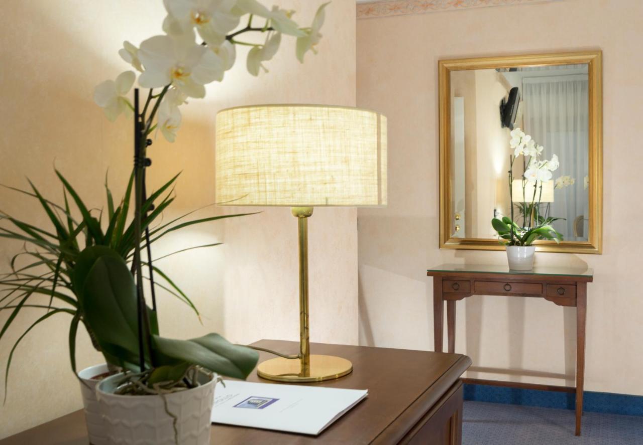 Hotel Apollo リッチョーネ エクステリア 写真