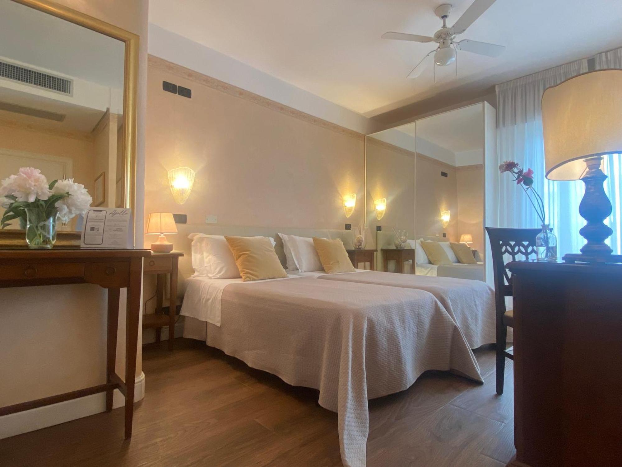 Hotel Apollo リッチョーネ エクステリア 写真